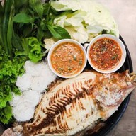 ร้านยำแซ่บ ( ปากเบิร์น)