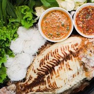 ร้านยำแซ่บ ( ปากเบิร์น)