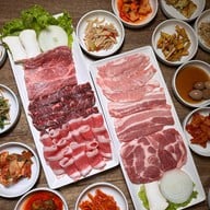 Cheongdam (ชองดัม) Korean Restaurant สุขุมวิทพลาซ่า โคเรียนทาวน์