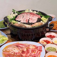 ครอบครัวหมูกระทะ กุ้งแม่น้ำเผา บรรทัดทอง สาขาบรรทัดทอง