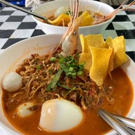 ก๋วยเตี๋ยวต้มยำกุ้งแม่น้ำหลังโค