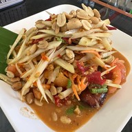 ส้มตำนัวร์จ๊าด (ตึกก่อนถึงแยกกวงฮั้ว) ระยอง