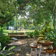 Between_cafe