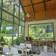 Between_cafe