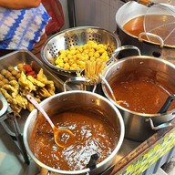 บรรยากาศ ร้านลูกชิ้นป้าปุ๋ย  สาขาตลาดรวมโชค ฟ้าฮ่าม
