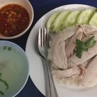 ก๋วยเตี๋ยวเรือหมู&ข้าวซอยไก่ พระยาสุเรนทร์ซอย4