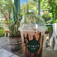 Between_cafe