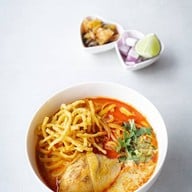 ข้าวซอย น้ำเงี้ยว “ใส่ใจ“ สันโค้งน้อย