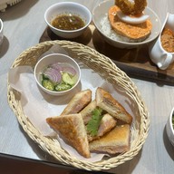 มานี มี หม้อ เดอะ มาร์เก็ต วิลเลจ