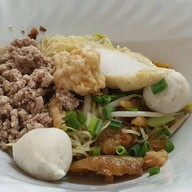 ก๋วยเตี๋ยวลูกชิ้นปลาอาฉั่ง