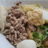 ก๋วยเตี๋ยวลูกชิ้นปลาอาฉั่ง