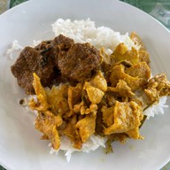 ข้าวแกงปักใต้แม่สมนึก