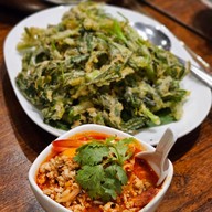 เมนูของร้าน ครัวดอกไม้ขาว สาขาแรก