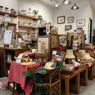 Billybillies Cafe and  Workshop Studio บีทีเอส แบริ่ง