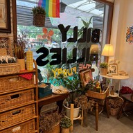 Billybillies Cafe and  Workshop Studio บีทีเอส แบริ่ง