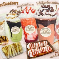 Baan Nom Waan นมสด ชานม เครื่องดื่ม ขนมปัง