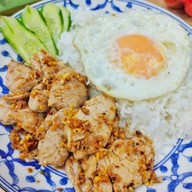 มาม่าเกาหลี ข้าวไข่ข้น หมู่บ้านสรานนท์