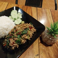 อาหารตามสั่ง/ครัวแม่ประนอม