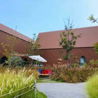 บรรยากาศ Take A Breath Cafe and Eatery