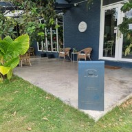 ON A CLOUD COFFEE & CROISSANT(วันนี้เปิดปกตินะคะ) Charoen Nakhon