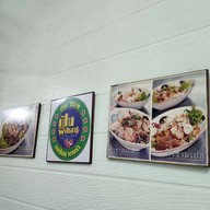 เมนู ก๋วยเตี๋ยวคั่วไก่ชามเปล