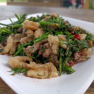 เมนูของร้าน ลาบเกินร้อย ซอยสามยอด