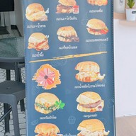 ⭐️🥛เฮียอุ่นนม นมสด ขนมปังปิ้งอร่อย👍  นมสดเกล็ดหิมะ ปังเย็น ปังไอติม ชิโอะปัง ครอฟเฟิล ชีสเค้ก ทีรามิสุ โรลเค้กครีมสด ถนนหอการค้าไทย