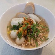 ก๋วยเตี๋ยวต้มยำไข่พระอาทิตย์ ราชปรารภ•