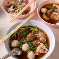 เมนูของร้าน เนื้อตุ๋นนางเลิ้ง ซอยนครสวรรค์ 2