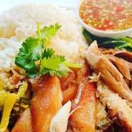 ข้าวขาหมู-ข้าวมันไก่ เจ๊สุอิ่มอร่อย