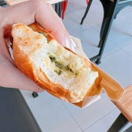 ⭐️🥛เฮียอุ่นนม นมสด ขนมปังปิ้งอร่อย👍  นมสดเกล็ดหิมะ ปังเย็น ปังไอติม ชิโอะปัง ครอฟเฟิล ชีสเค้ก ทีรามิสุ โรลเค้กครีมสด ถนนหอการค้าไทย