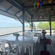 กลางเลซีฟู้ด