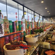 บรรยากาศ สามก๊กสุกี้หมาล่าสายพาน รสต้นตำรับ เล่าปี่ถนนกิ่งแก้ว