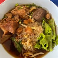 เมนูของร้าน ก๋วยเตี๋ยวหมูตุ๋นลำไย