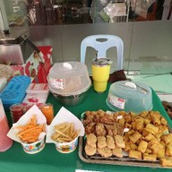 ขนมปังแลบลิ้นครูต้อย&ชากาแฟ ผลไม้พร้อมทาน