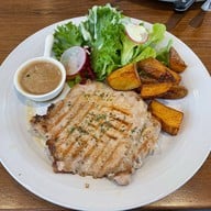 LA BOON' BBQ&Bistro อ่าวอุดม
