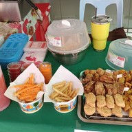 ขนมปังแลบลิ้นครูต้อย&ชากาแฟ ผลไม้พร้อมทาน