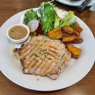 LA BOON' BBQ&Bistro อ่าวอุดม