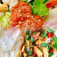 สุกี้โบราณ/ยำต่างๆ อาคาร7 เฟส2