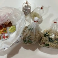 ก๋วยเตี๋ยวคั่วไก่เจ๊ฮ้ง ตลาดวรจักร