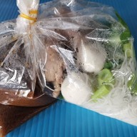 ก๋วยเตี๋ยวเรือลอยลำ อร่อยที่สุดในโลก (หมู่บ้านเสนานิเวศน์ 1)