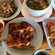 ครัวคุณนันท์อาหารตามสั่ง-ลาบน้ำตก