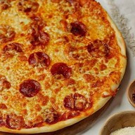 Hand craft romana pizza