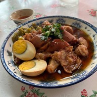 ขาหมูทองพรรณ ถนนประชาอุทิศ