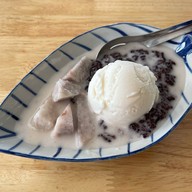 ป้าจุ๋มขนมหวาน สะพานหิน