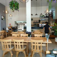 บรรยากาศ Cabbages & Condoms Cafe รัชดา