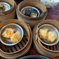 เมนูของร้าน ขนมจีบ, ซาลาเปา, โจ๊ก, ข้าวต้ม, ก๋วยจั๊บ, ข้าวต้มปลา, บะกุดเต๋, ไข่กะทะ, ปาท่องโก๋, ชา กาแฟ by นึ่งเ ลาดกระบัง 54