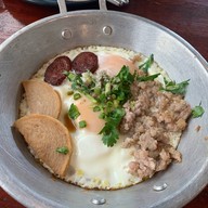 เมนูของร้าน ขนมจีบ, ซาลาเปา, โจ๊ก, ข้าวต้ม, ก๋วยจั๊บ, ข้าวต้มปลา, บะกุดเต๋, ไข่กะทะ, ปาท่องโก๋, ชา กาแฟ by นึ่งเ ลาดกระบัง 54