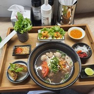 เวียงเวียต เฝอบาร์  ตลาดโอโซนวัน ตลาดโอโซนวัน