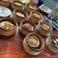 เมนูของร้าน ขนมจีบ, ซาลาเปา, โจ๊ก, ข้าวต้ม, ก๋วยจั๊บ, ข้าวต้มปลา, บะกุดเต๋, ไข่กะทะ, ปาท่องโก๋, ชา กาแฟ by นึ่งเ ลาดกระบัง 54